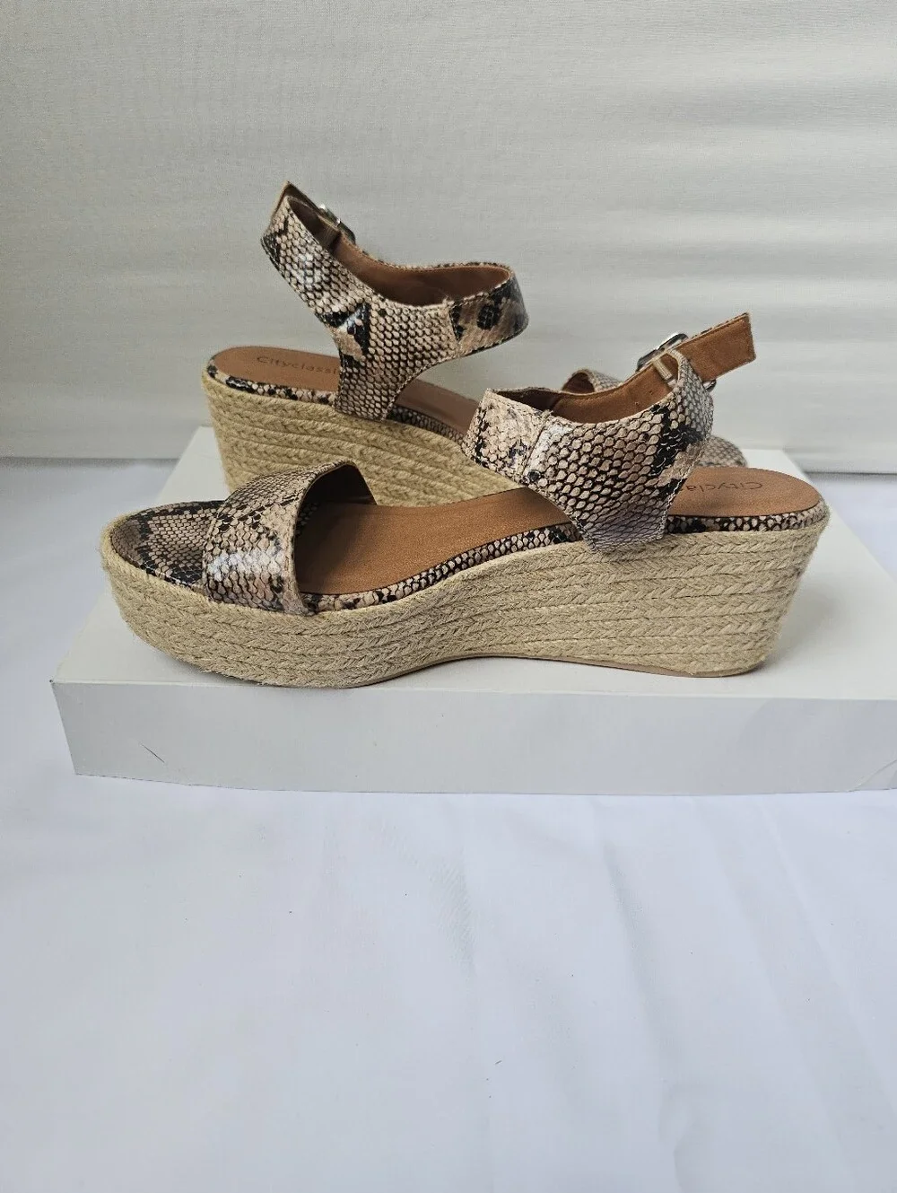 City Classified Snakeskin Espadrille Wedge Sandals Size 10